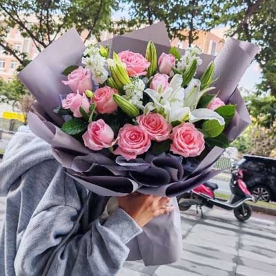 惠州11朵戴安娜粉玫瑰百合，与你一起追逐梦想
