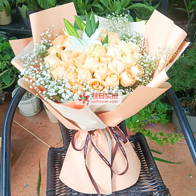 惠州33朵香槟玫瑰百合，心里永远是你